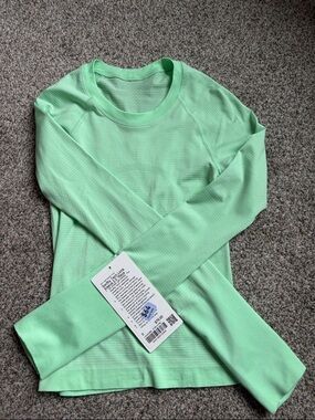 Lululemon Swiftly Tech Ling Sleeved Top. Citrus Lime